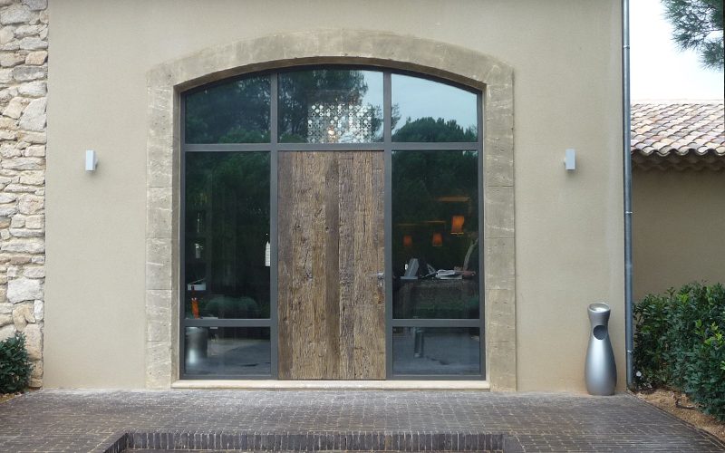 Chassis métal vitré avec imposte et porte bois